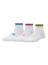 Pack de tres pares de medias Under Armour Essential para mujer, de corte tobillero, color blanco con detalles en rosa y celeste.