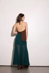 Falda larga de gasa color verde petróleo, con base mini con frunces y largo godet.