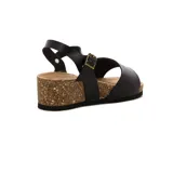 Sandalia negra con pulsera, diseño casual y tacón de corcho para mayor comodidad.