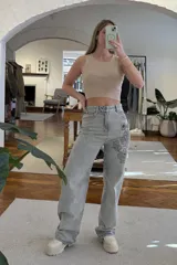 Musculosa corta de punto acanalado color gris.