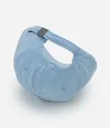 Gorro de béisbol liso, color azul marino, con visera curva y corona estructurada de seis paneles.