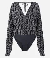Body de mangas largas confeccionado en microfibra con estampa paisley, escote V profundo en busto y espalda.
