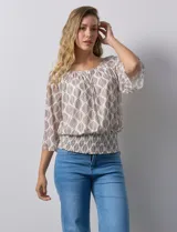 Blusa de microtul estampado con hojas color marrón sobre fondo blanco, marca Harper. Tiene mangas 3/4 amplias y ruedo con punto smock. Incluye forro interno a tono.