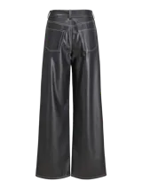 Pantalones negros de cuero sintético de pierna ancha con cierre de cremallera y bolsillos frontales y traseros.