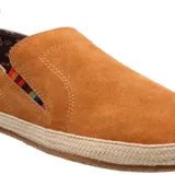 Alpargata de cuero color mostaza, con forro de algodón orgánico y suela de goma con porcentaje reciclado.