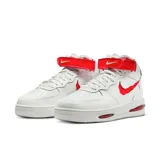 Championes Nike Air Force 1 Alto Evo para hombre, color blanco con detalles en rojo. Diseño de caña alta con correa ajustable en el tobillo y cámara de aire visible en la entresuela.