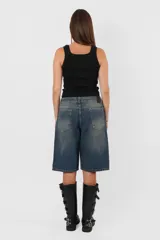 Musculosa negra de morley de algodón con escote cuadrado y collareta ancha en escote y sisa.