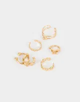 Set de seis earcuffs dorados con diferentes diseños.