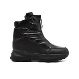 Bota casual de caña media color negro, con cierre frontal y plataforma.