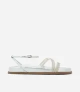 Sandalia plana plateada con tiras finas adornadas con strass y cierre de hebilla en el tobillo.