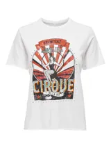 Camiseta blanca de algodón con estampa de circo en el frente.