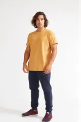 Pantalón deportivo de felpa color verde militar, con ajuste skinny y puños.