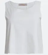 Musculosa negra de gamuza lisa con cuello redondo y sisas anchas.