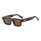 Gafas de sol unisex de plástico reciclado, con montura rectangular color carey y lentes marrones. Cuentan con filtro UV 400.
