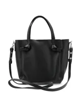 Cartera tipo tote de cuero color marrón, con doble asa corta y correa larga extraíble con mosquetones metálicos. Presenta detalle de nudos en los laterales.