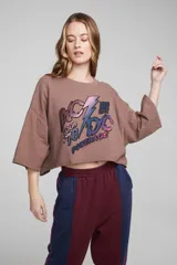 Camiseta de algodón con estampado gráfico en el frente y ajuste corto, de manga larga.