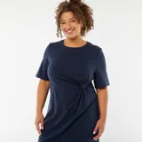 Vestido midi azul marino de corte recto, con mangas cortas, cuello redondo y detalle drapeado con nudo en la cintura.