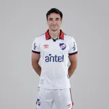 Camiseta de fútbol Umbro del Club Nacional de Football, modelo Home 2024. Diseño blanco con detalles en azul y rojo en cuello y mangas. Incluye logo de Umbro, escudo del club y sponsor Antel en el frente.