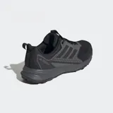 Championes de trail running Adidas Terrex Tracefinder 2, color negro con detalles en gris.