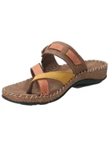 Sandalias de cuero color marrón con tiras en color naranja y amarillo. Tiene una tira con hebilla en el empeine y plantilla de cuero.