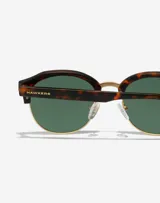 Lentes de sol Hawkers unisex, modelo Classic Rounded, con montura carey y lentes verdes polarizadas.