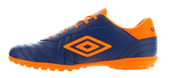Championes de fútbol 5 Umbro Touch TF, negros con detalles en blanco.