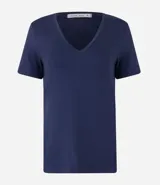 Blusa verde de viscosa con escote en V y mangas cortas.