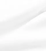 Short blanco de jersey grueso con cinturilla elástica, dos bolsillos laterales y uno trasero.