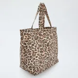 Bolso shopper de tela con estampado animal print de leopardo.
