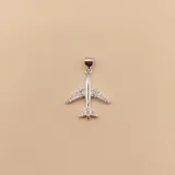 Dije con forma de avión plateado, realizado en plata 925 y adornado con circonias.