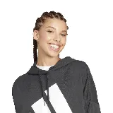 Buzo hoodie Adidas negro con logo de la marca estampado en blanco en el frente.