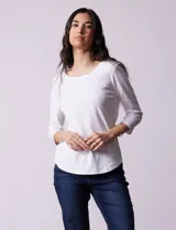 Remera blanca de algodón marca Ruby Rd, con escote redondo y mangas 3/4.