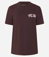 Remera de algodón color marrón con cuello redondo y mangas cortas. Presenta estampa con la frase "Fast Food is my candy" en color rosa.