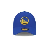 Gorra New Era 9Forty de los Golden State Warriors, color azul con logo del equipo bordado en amarillo en el frente.