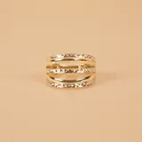 Anillo ancho de oro amarillo y blanco 10k, con diseño facetado.