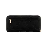 Billetera de mano Guess color negro con logo grabado en relieve y cierre perimetral. Incluye correa de muñeca extraíble y múltiples compartimentos internos.