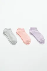 Pack de tres pares de medias soquete acanaladas en colores gris, rosa y lila.