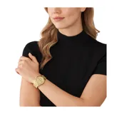 Reloj Michael Kors modelo Runway, color dorado, con caja redonda de 38mm, cronógrafo, función de fecha, cristal mineral y pulsera de acero con cierre desplegable. Resistente al agua hasta 100 metros.