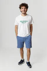 Remera blanca de manga corta con estampado frontal que dice 'Columbia New York Est. 1754' en color verde.