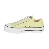 Championes Converse Chuck Taylor All Star Lift, color amarillo pastel, con plataforma blanca y detalles en negro.