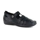Zapato casual Korium Confort Lina color tostado, con diseño calado y cierre con botón.