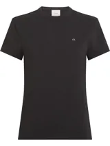 Remera negra de algodón con corte slim fit, cuello redondo y logo "ck" bordado en el pecho.