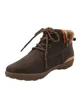 Bota de cuero color chocolate con cuello de tejido multicolor. Suela de goma con tecnología Honey Foam.