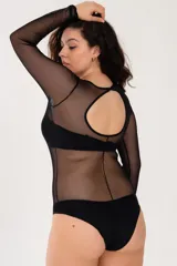 Body negro de microtul con mangas largas y escote redondo.