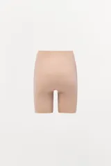Shorts tipo ciclista color piel, de tiro alto y cintura elástica.
