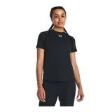 Remera deportiva negra de mujer con logo blanco en el pecho.