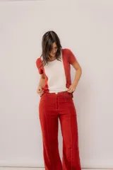 Pantalón negro de lino de corte ancho con costuras a contratono.