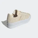 Championes Adidas Gazelle Bold color crema con plataforma blanca.