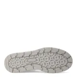 Zapatillas deportivas blancas con plataforma y cordones. Diseño minimalista y suela track.