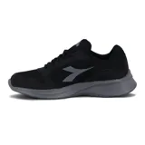 Championes de running Diadora Champion Robin 4, color negro con detalles en gris.